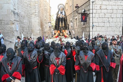 Procesión de la Soledad de la Virgen de la Semana Santa de Burgos.