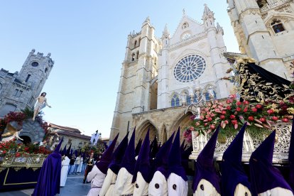La Real Hermandad de Jesús Divino Obrero organiza la procesión del Encuentro de la Semana Santa de León