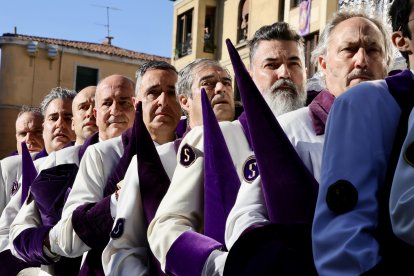 La Real Hermandad de Jesús Divino Obrero organiza la procesión del Encuentro de la Semana Santa de León