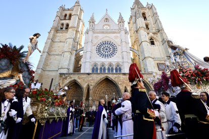 La Real Hermandad de Jesús Divino Obrero organiza la procesión del Encuentro de la Semana Santa de León