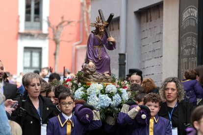 Primera procesión infantil del Sábado Santo en León organizada la Cofradía de la Agonía de Nuestro Señor