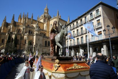 Procesión con el paso de 'La Borriquilla' del Domingo de Ramos en Segovia