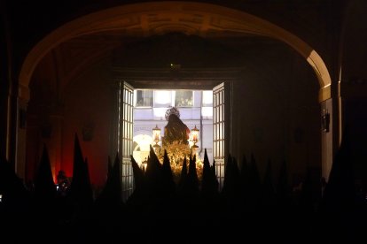 Procesión del Encuentro de la Santísima Virgen con su Hijo en la calle de la Amargura en Martes Santo en Valladolid