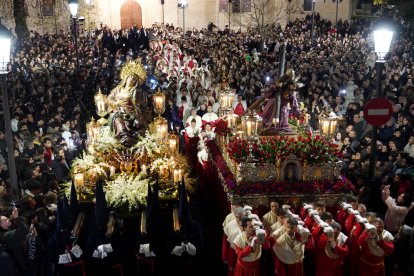 Procesión del Encuentro de la Santísima Virgen con su Hijo en la calle de la Amargura en Martes Santo en Valladolid