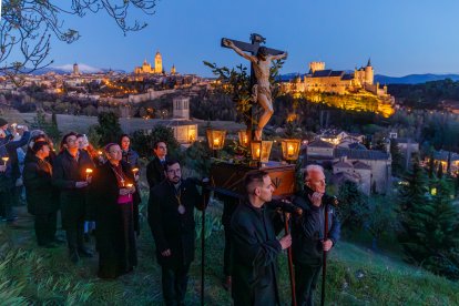 Viacrucis de los Carmelitas del Miércoles Santo en Segovia
