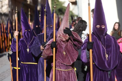 Desfile procesional de la cofradía de la Santísima Vera Cruz del Jueves Santo en Zamora