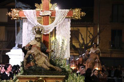 Procesión del Santo Entierro de la Cofradía de Nuestra Señora de las Angustias y Soledad en León