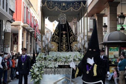 La procesión de la Soledad de la Virgen de la Semana Santa de Palencia