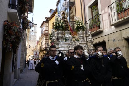 Procesión de Resurrección con la imagen de la Virgen de la Encina y el Santo Sacramento de Ponferrada