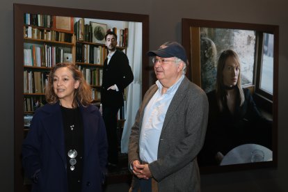 Inauguración del VI Festival Internacional de Fotografía de Castilla y León. Asisten la directora general de Políticas Culturales en funciones, Inmaculada Martínez; y el concejal de Identidad Cultural, Turismo y Fiestas, Francisco Fernández