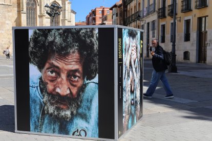 Inauguración del VI Festival Internacional de Fotografía de Castilla y León. Asisten la directora general de Políticas Culturales en funciones, Inmaculada Martínez; y el concejal de Identidad Cultural, Turismo y Fiestas, Francisco Fernández