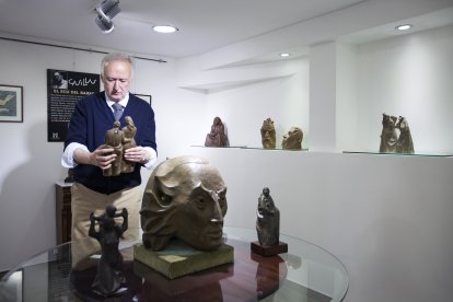La exposición ‘Manos que hablan: 10 años sin Agustín Casillas', en el Museo Mínimo de Salamanca.