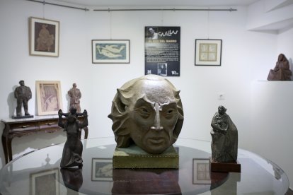 La exposición ‘Manos que hablan: 10 años sin Agustín Casillas', en el Museo Mínimo de Salamanca.