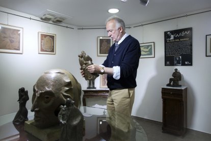 La exposición ‘Manos que hablan: 10 años sin Agustín Casillas', en el Museo Mínimo de Salamanca.