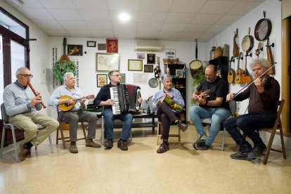 Grupo vallisoletano Tahona, galardonados en la primera edición de los Premios de la Música Folk y Tradicional.
