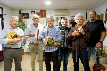 Grupo vallisoletano Tahona, galardonados en la primera edición de los Premios de la Música Folk y Tradicional.