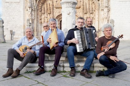 Grupo vallisoletano Tahona, galardonados en la primera edición de los Premios de la Música Folk y Tradicional.