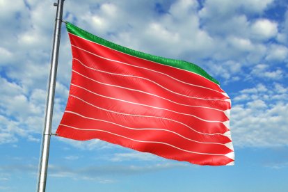 La Seña Bermeja, la singular bandera de Zamora, compuesta por ocho tiras rojas y una verde con un origen entre la leyenda y la historia