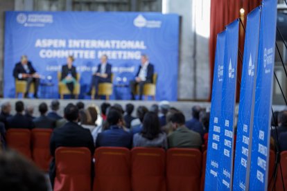 El rey Felipe VI y el presidente de la Junta de Castilla y León, Alfonso Fernández Mañueco, asisten a la jornada inaugural de la reunión del Comité Internacional de Aspen Institute