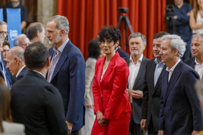 El rey Felipe VI y el presidente de la Junta de Castilla y León, Alfonso Fernández Mañueco, asisten a la jornada inaugural de la reunión del Comité Internacional de Aspen Institute