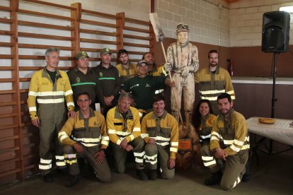 Brugos de Fenar (León) rinde homenaje a la brigadas forestales de la Comunidad