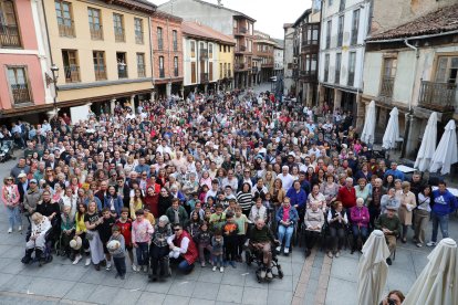 Cervera de Pisuerga (Palencia) rinde homenaje a Piedad Isla con una recreación fotográfica histórica