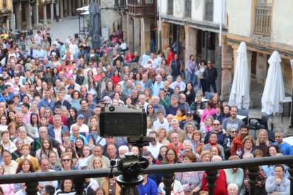 Cervera de Pisuerga (Palencia) rinde homenaje a Piedad Isla con una recreación fotográfica histórica