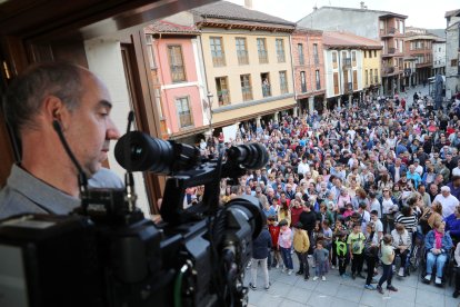 Cervera de Pisuerga (Palencia) rinde homenaje a Piedad Isla con una recreación fotográfica histórica