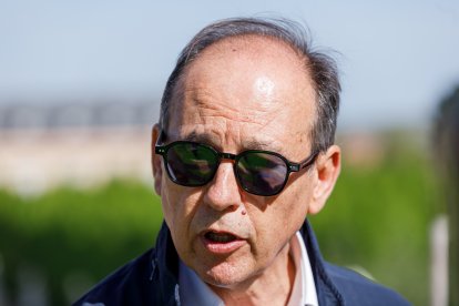El director de Inmuebles y Medio Natural de Patrimonio Nacional, Luis Pérez de Prada; María Corzo y Nilo Fernández, visitan los diferentes proyectos que se ejecutan en el Real Sitio de San Ildefonso (Segovia)