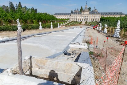 El director de Inmuebles y Medio Natural de Patrimonio Nacional, Luis Pérez de Prada; María Corzo y Nilo Fernández, visitan los diferentes proyectos que se ejecutan en el Real Sitio de San Ildefonso (Segovia)