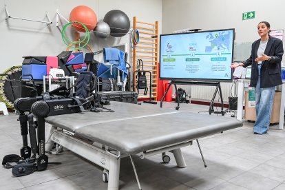 Aspaym Castilla y León desarrolla una demostración de exoesqueleto robótico para rehabilitación neurológica
