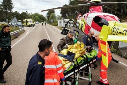Un herido grave en una colisión entre una moto y un turismo en el pk 43 de la CL-526, en El Payo (Salamanca).