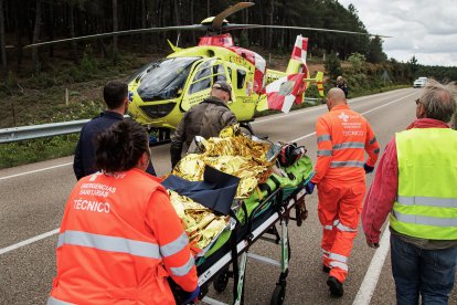 Un herido grave en una colisión entre una moto y un turismo en el pk 43 de la CL-526, en El Payo (Salamanca).