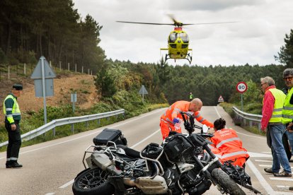 Un herido grave en una colisión entre una moto y un turismo en el pk 43 de la CL-526, en El Payo (Salamanca).