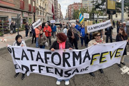 La Plataforma en Defensa de Feve lleva a cabo una nueva concentración reivindicativa