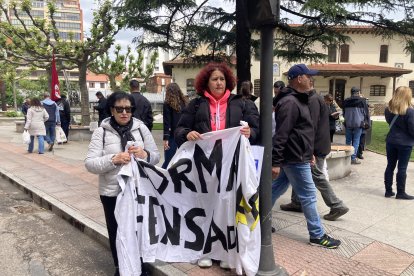 La Plataforma en Defensa de Feve lleva a cabo una nueva concentración reivindicativa