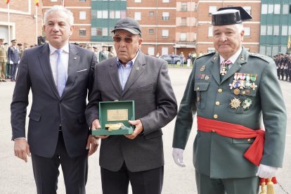 Acto en León como homenaje a la Guardia Civil por su 182º aniversario en la provincia.