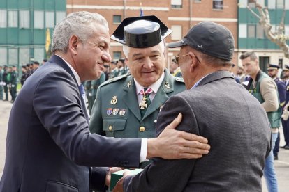 Acto en León como homenaje a la Guardia Civil por su 182º aniversario en la provincia.