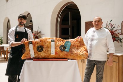 José Gordón con una pieza en El Jardín de los Duques