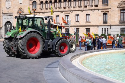 Concentración y manifestación de las Opas para exigir apoyos para garantizar el futuro del campo