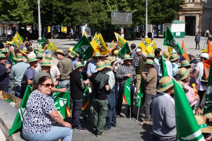 Concentración y manifestación de las Opas para exigir apoyos para garantizar el futuro del campo
