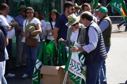 Concentración y manifestación de las Opas para exigir apoyos para garantizar el futuro del campo