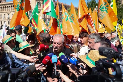 Concentración y manifestación de las Opas para exigir apoyos para garantizar el futuro del campo