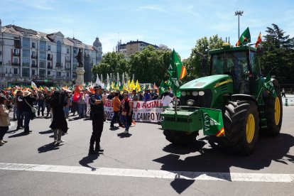Concentración y manifestación de las Opas para exigir apoyos para garantizar el futuro del campo