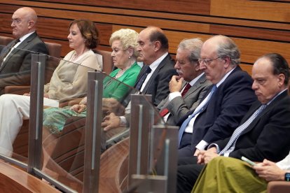 Instantes del pleno de investidura en las Cortes de Castilla y León.