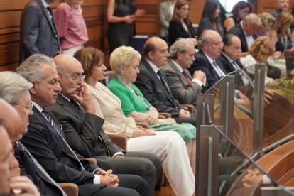 Instantes del pleno de investidura en las Cortes de Castilla y León.