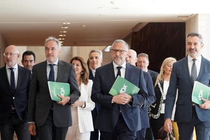 Instantes del pleno de investidura en las Cortes de Castilla y León.