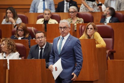 Instantes del pleno de investidura en las Cortes de Castilla y León.