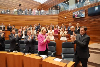 Instantes del pleno de investidura en las Cortes de Castilla y León.