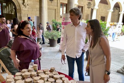 Imagen de la feria medieval celebrada este sábado en la que se puede ver a Carlos Martínez, secretario general del PSOE de Castilla y León